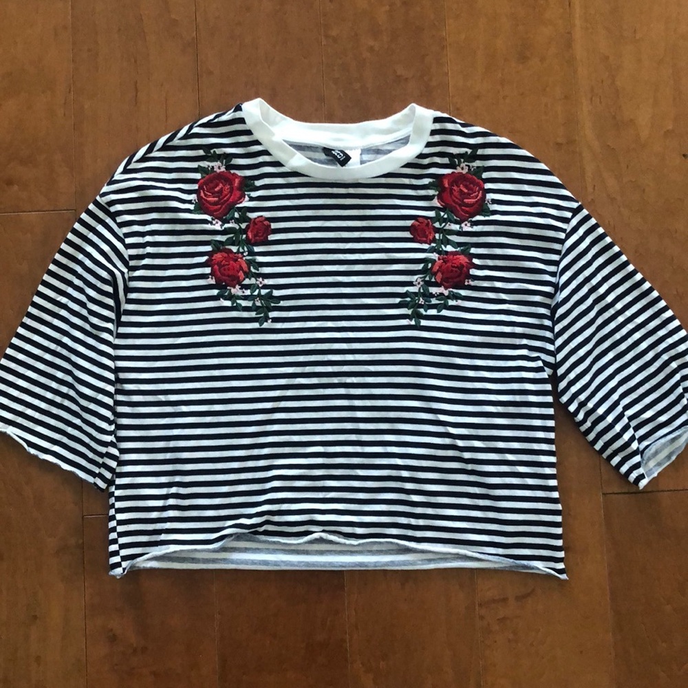 H & M embroidered rose short sleeve